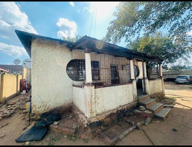 12 BEDROOM HOUSE FOR SALE IN GERMISTON STATION